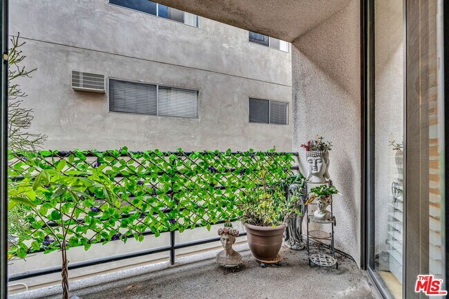 Building Photo - 12000 Goshen Ave