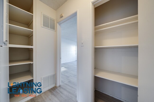 Building Photo - 14753 1/2 Vanowen-4B