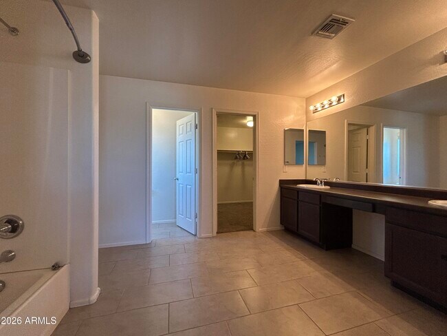 Building Photo - 17922 W Tina Ln