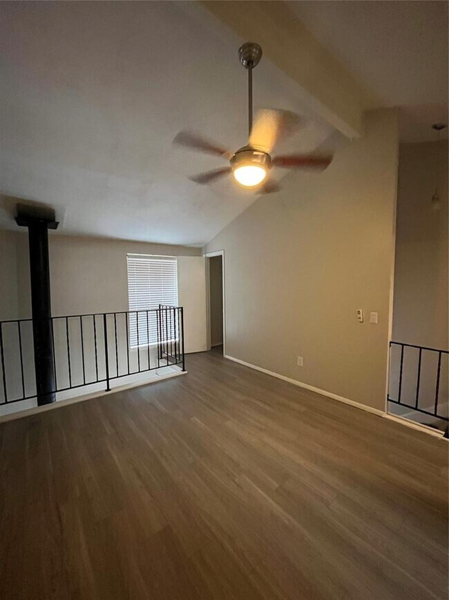 Building Photo - 401 NW 24th St