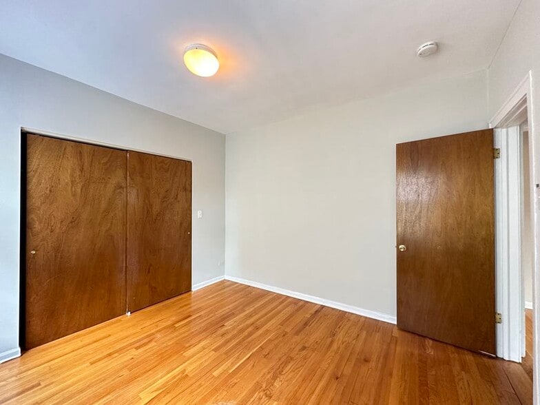 Building Photo - 4115 N Paulina St
