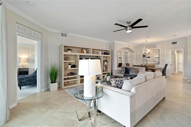 Building Photo - 10805 Tarflower Dr