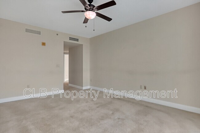 Building Photo - 231 Riverside Dr