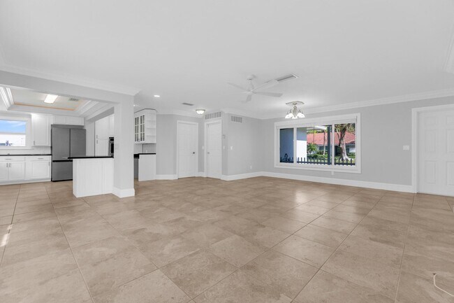 Building Photo - 1180 SW 17th St