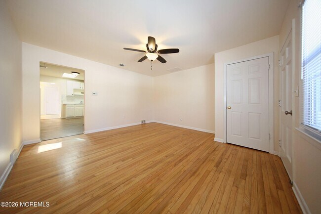 Building Photo - 8 Viola Ave