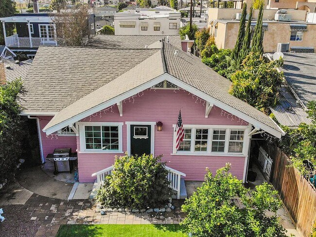 Building Photo - 1327 N McCadden Pl
