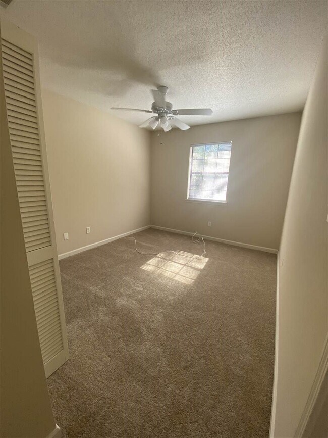 Building Photo - 3701 Donovan Dr