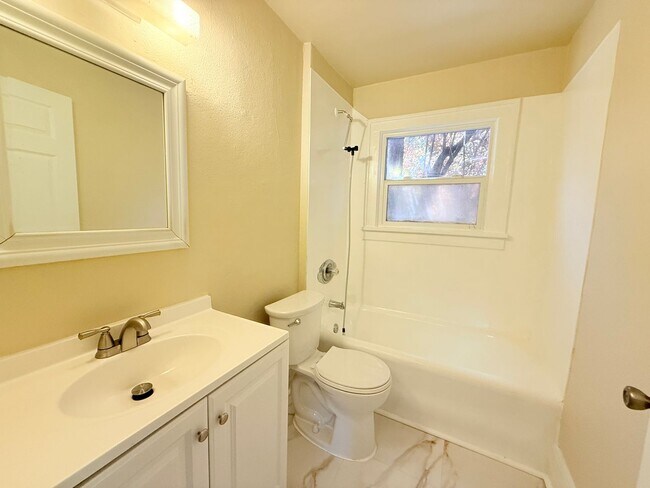 Building Photo - 4630 SW 185th Ave