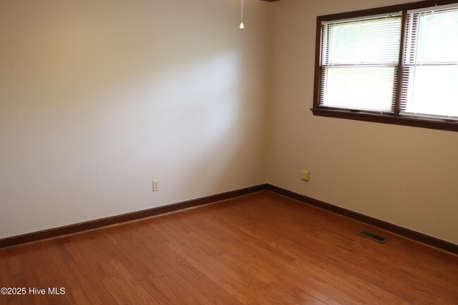 Building Photo - 207 Gemini Ct