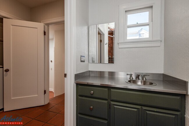 Building Photo - Charming Home | Spanish Architecture | Desirable Location