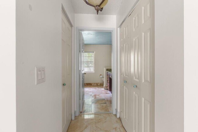 Building Photo - 4806 S Lee Rd