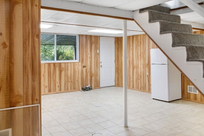 Building Photo - Recently Updated 3 Bedroom House In Mt. Wa...