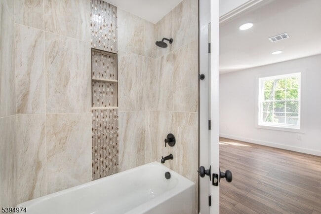 Building Photo - 210 Ellis Ave