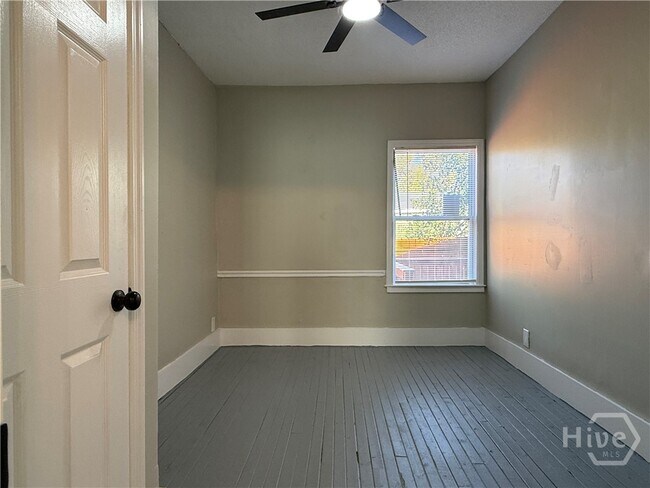 Building Photo - 728 W 39th St