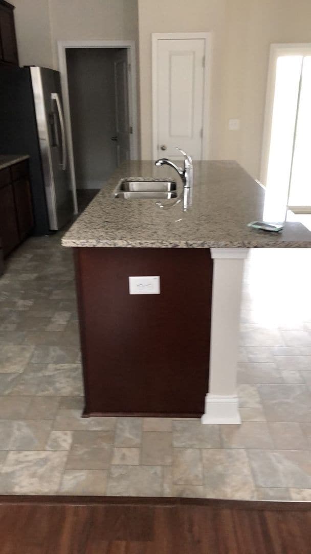 Building Photo - 3BR  2.5BA TOWNHOME