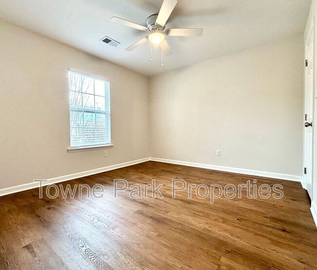 Building Photo - 327 Greendale Pl