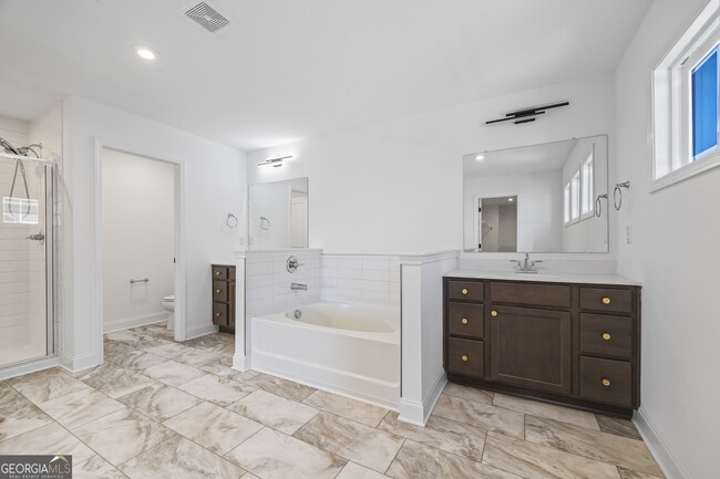 Building Photo - 690 Michigan Cir