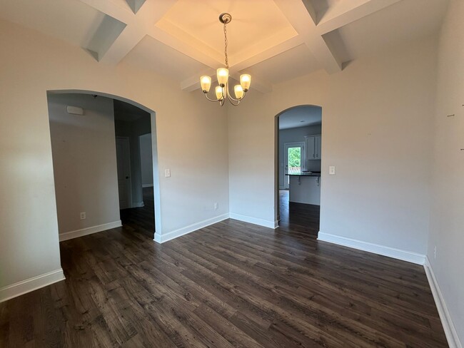 Building Photo - Towne Point Beauty!