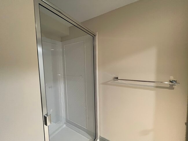 Building Photo - 160 Seabury St