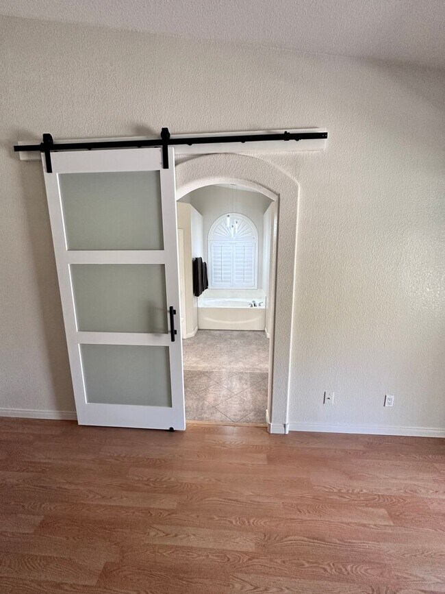 Building Photo - Single Story Home in the Northwest w/ 3 Car Garage