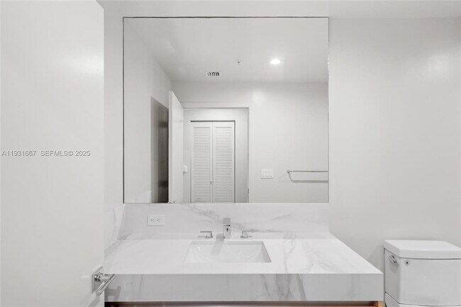 Building Photo - 11 NE 6th St