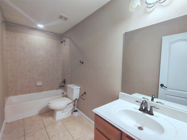 Building Photo - 1206 Larks Trace Ln