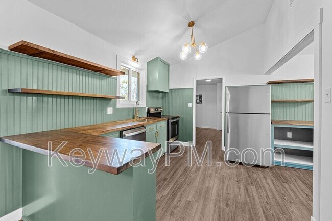 Building Photo - 3327 Cockatoo Rd