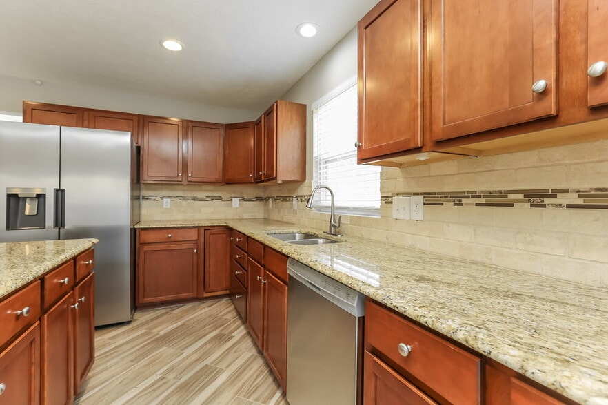 Building Photo - 2561 Jordan Ridge Dr
