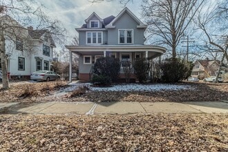 Building Photo - 5 bedroom, 2 bath home, close to U of I, MTD lines, local shopping & dining!! - Available August ...