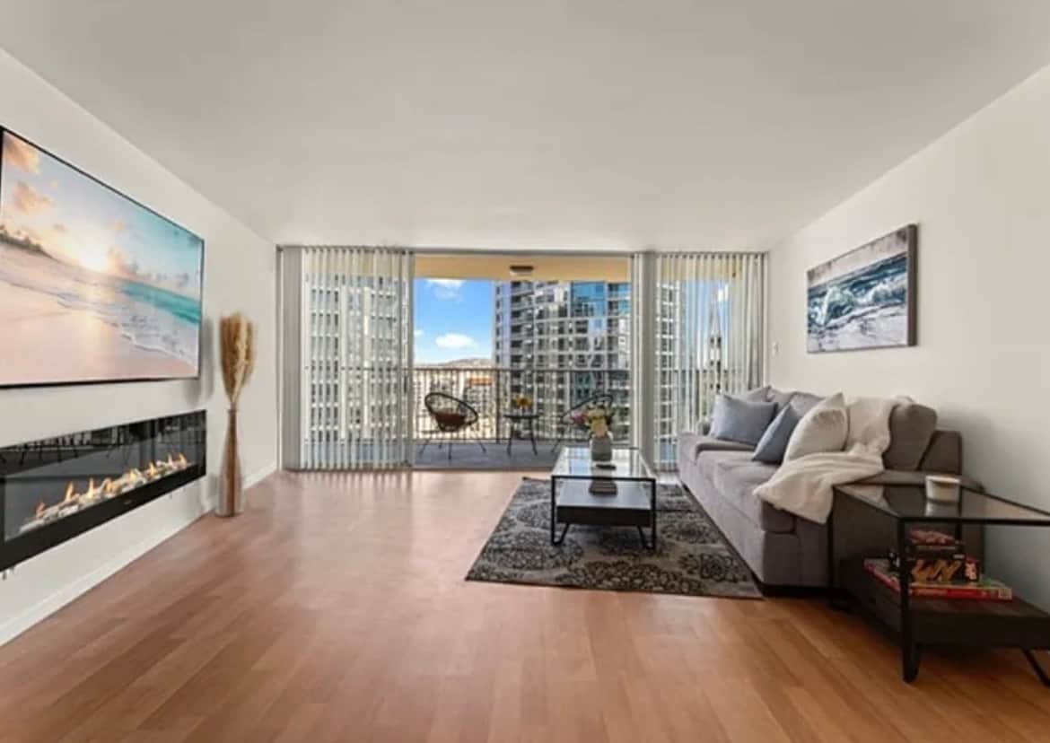 Building Photo - 700 E Ocean Blvd