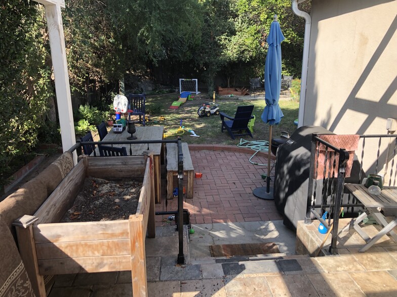 Patio - 5507 Noble Ave