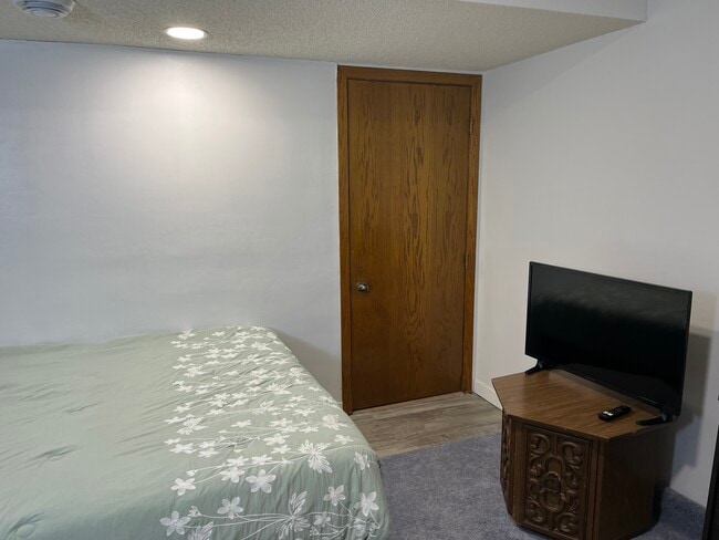 Building Photo - 5652 Ozark Ave N