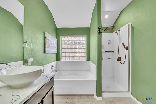 Building Photo - 5577 Perdita Dr