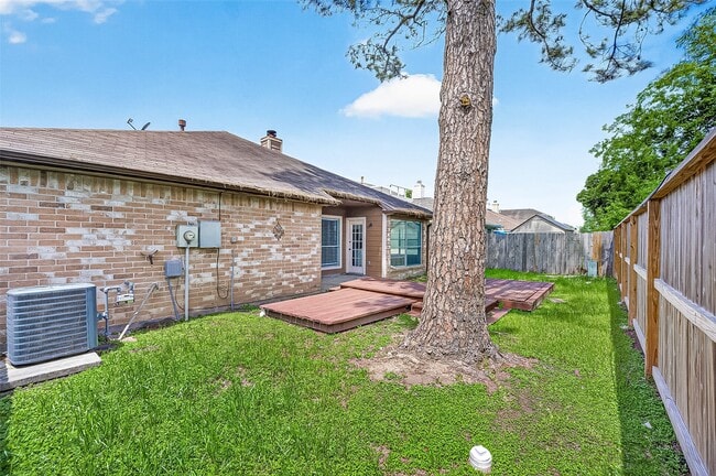 Building Photo - 12403 Meadow Ridge Dr