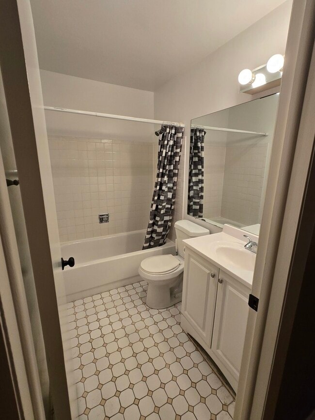 Building Photo - 314 Silverwood Ct