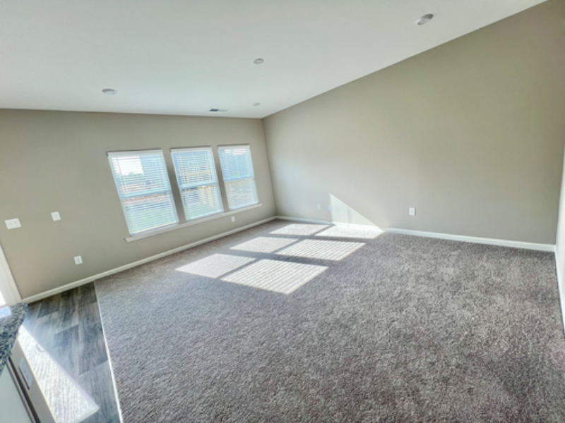 Building Photo - 372 Traminer Wy