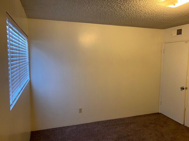 Building Photo - 3013 N Half Moon Dr