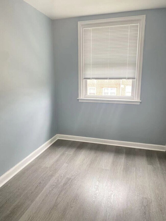 Building Photo - 3 Bedroom and 1 bathroom Row House Availab...