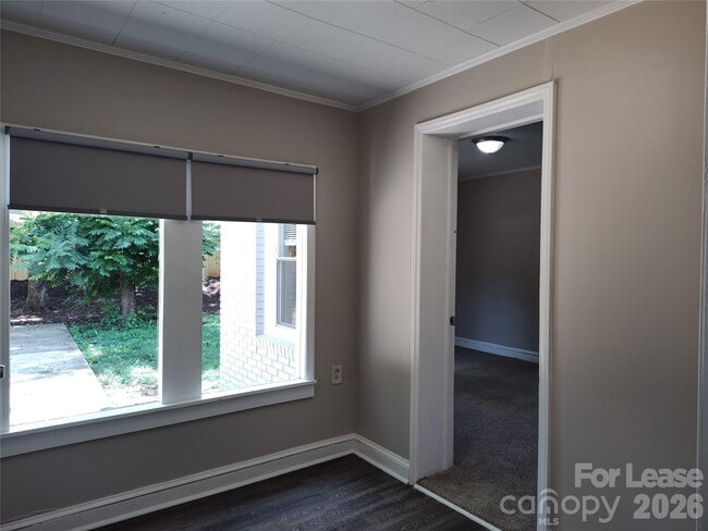 Building Photo - 1405 Shamrock Dr