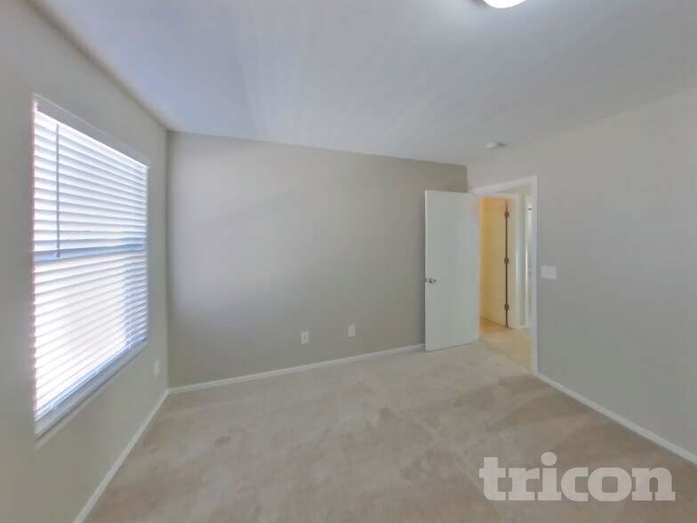 Building Photo - 2405 N 92nd Ln