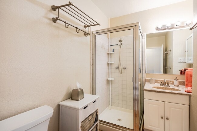 Building Photo - Movie Colony Oasis - Peaceful, Walk to Downtown (Monthly Only - No Long Term)