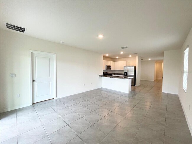 Building Photo - 35759 Sunflower Hl Dr