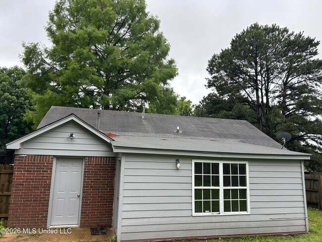 Building Photo - 3530 Mayfair Rd