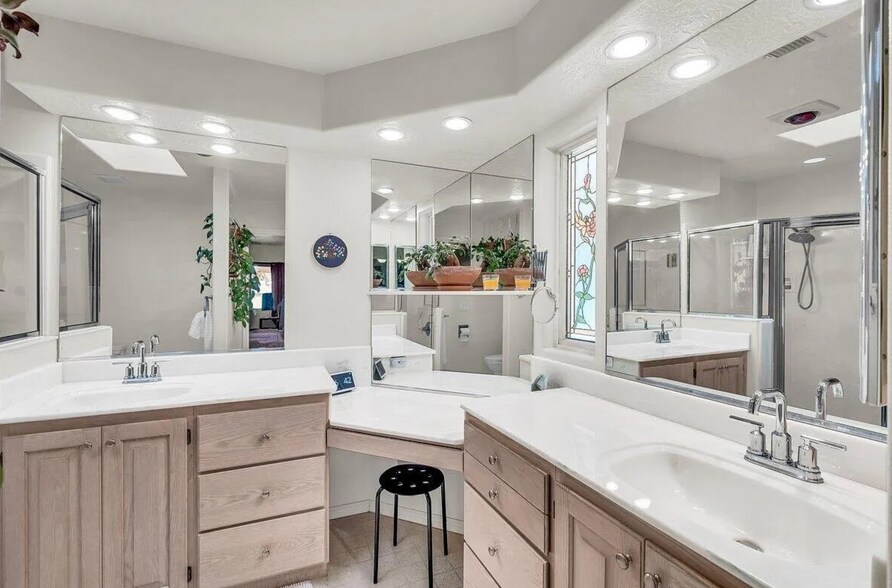 Building Photo - 1010 N 1800 E