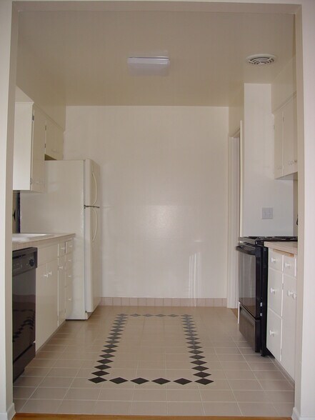 Kitchen - 3310 Columbia St