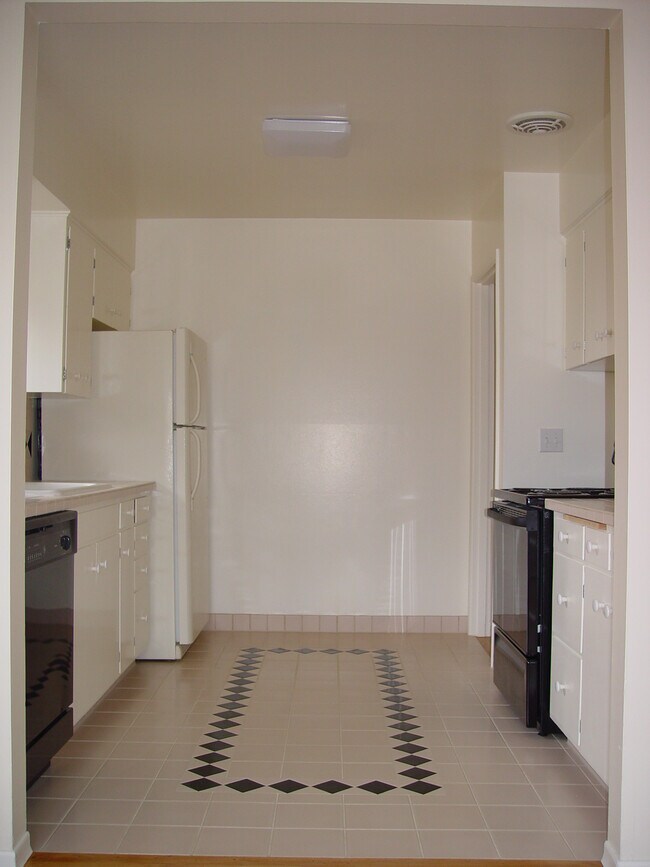 Kitchen - 3310 Columbia St