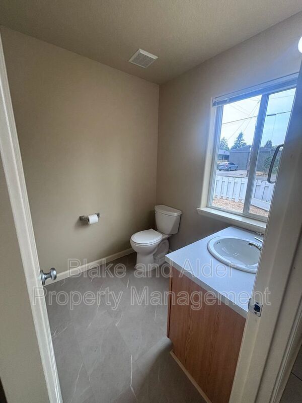 Building Photo - 7012 SE 72nd Ave