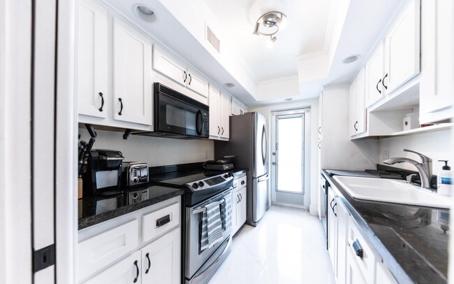 Building Photo - 3100 S Ocean Blvd