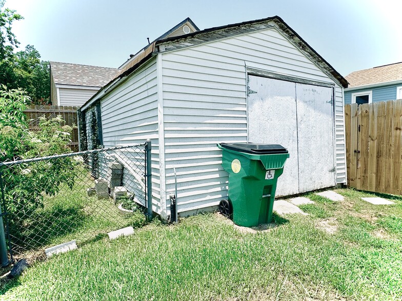 It’s not pretty, but it’s great for outdoor storage! - 7900 Richard St