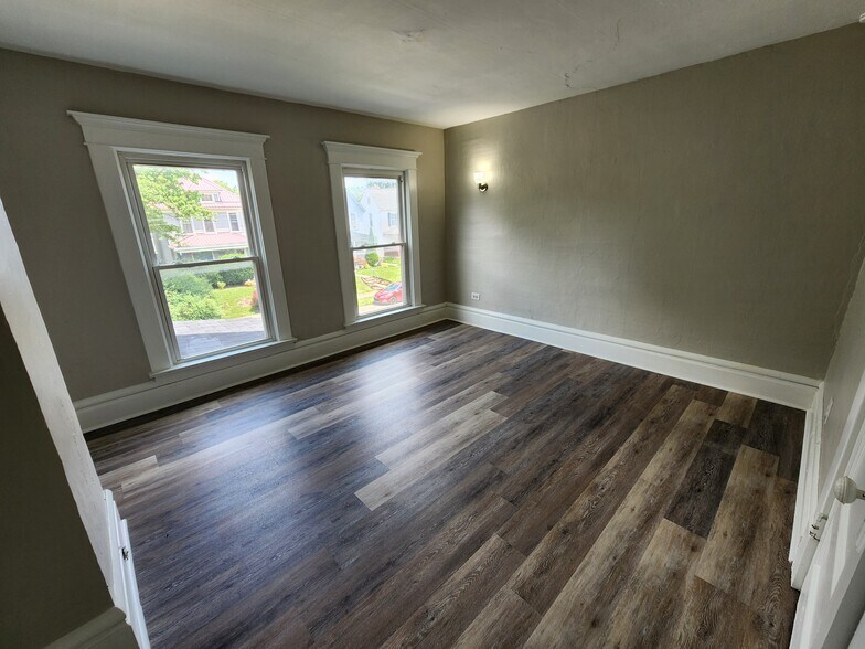 Building Photo - 477 Wyandotte Ave